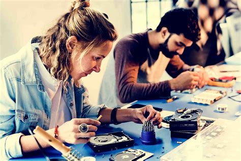 Work Abroad Electronic Technician .